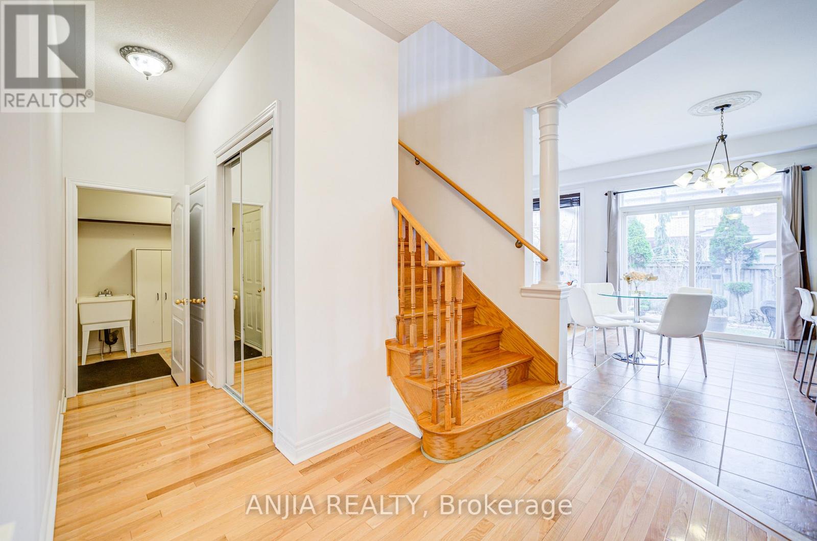 Photo 34 of 6 Linsmary Court, Markham ON
