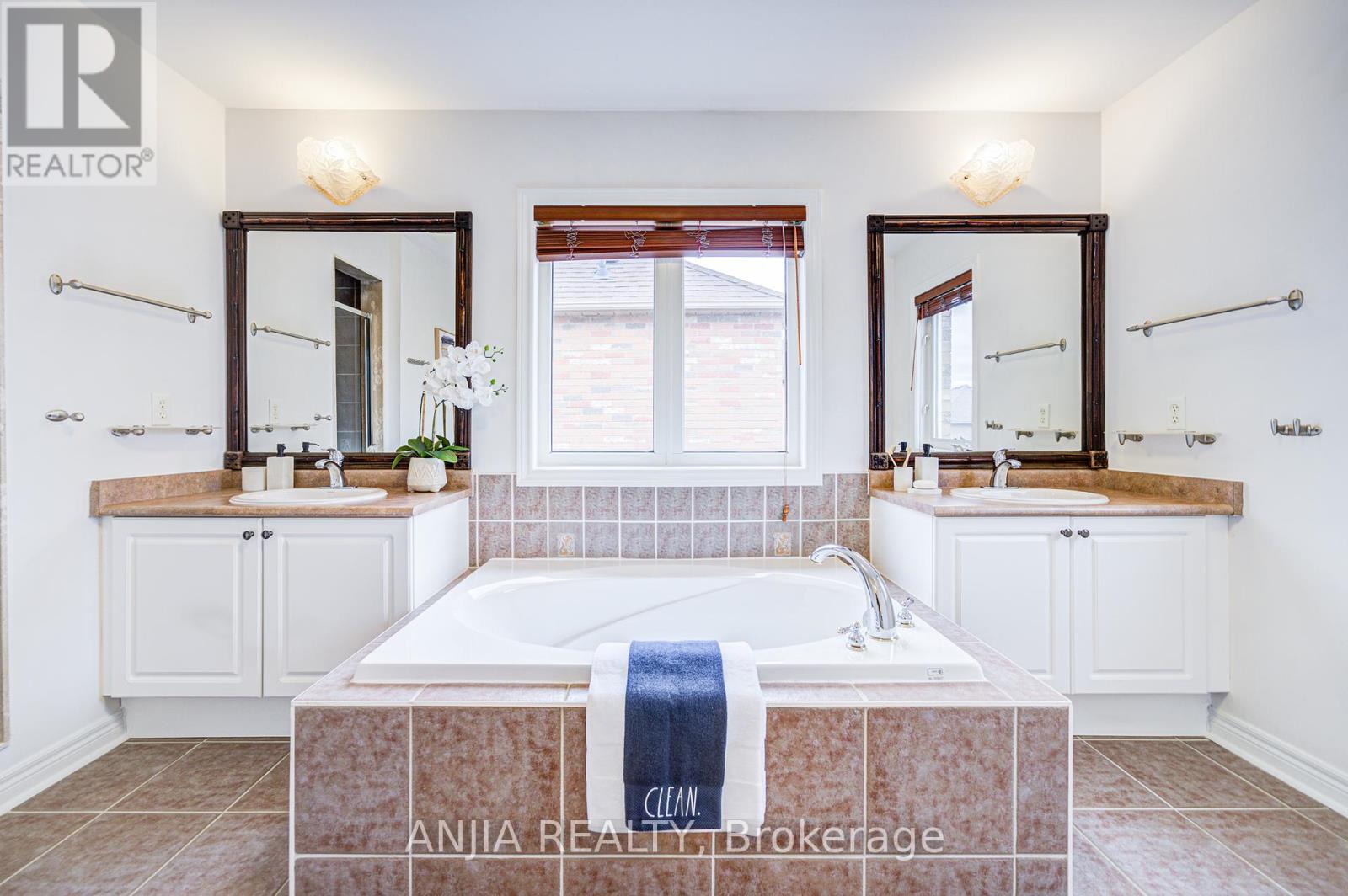 Photo 50 of 6 Linsmary Court, Markham ON