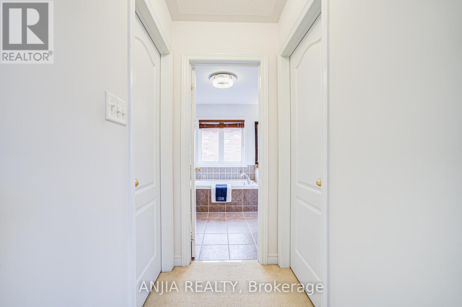 Photo 44 of 6 Linsmary Court, Markham ON