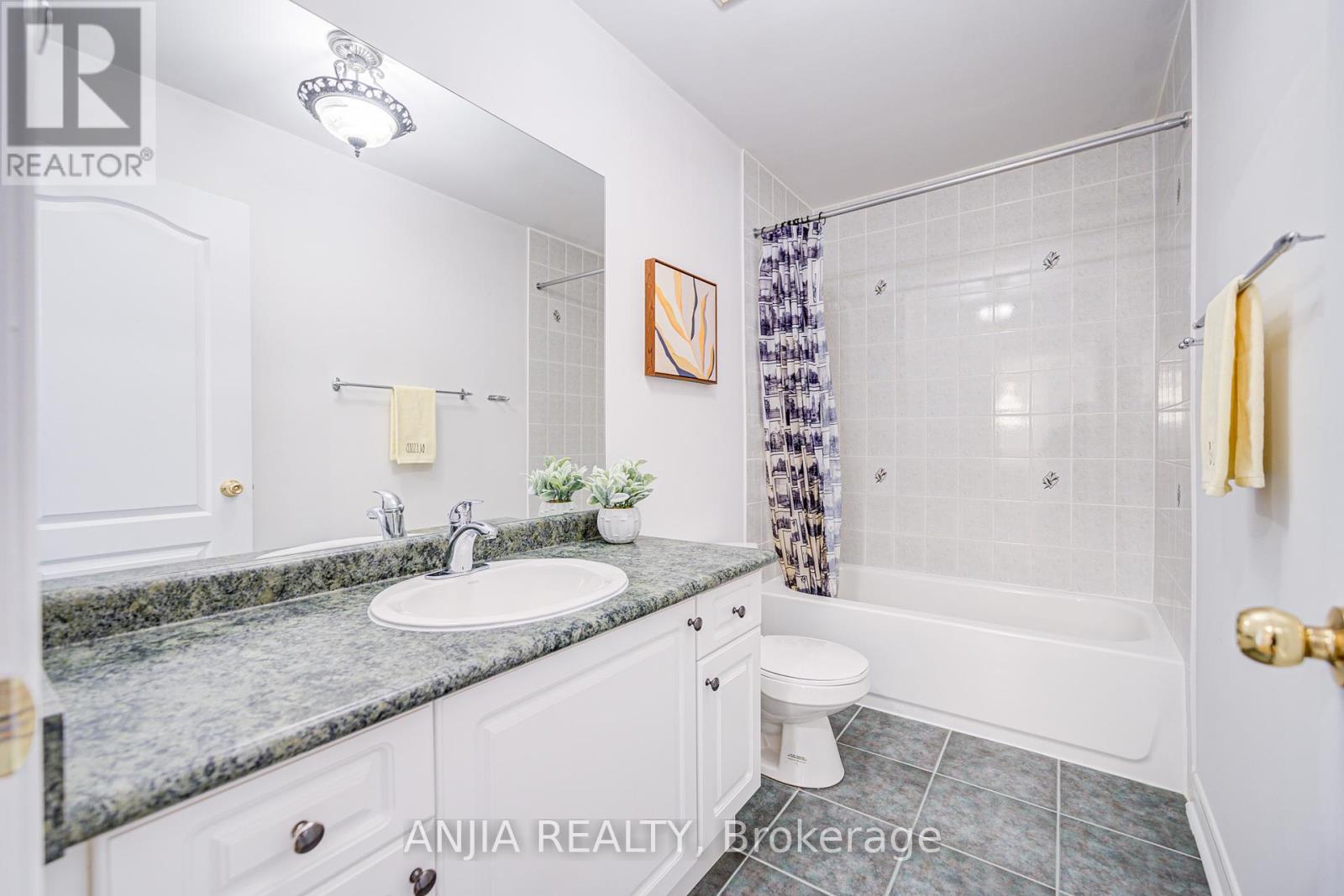 Photo 1 of 6 Linsmary Court, Markham ON
