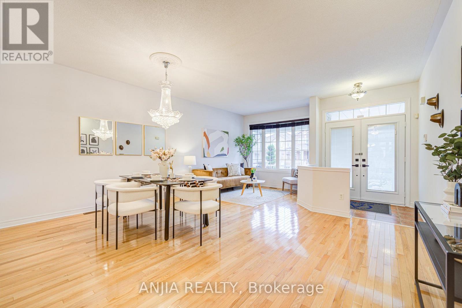 Photo 6 of 6 Linsmary Court, Markham ON