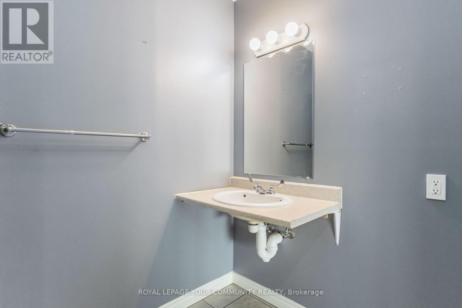 Photo 5 of 8 2 Corby Road, Markham ON