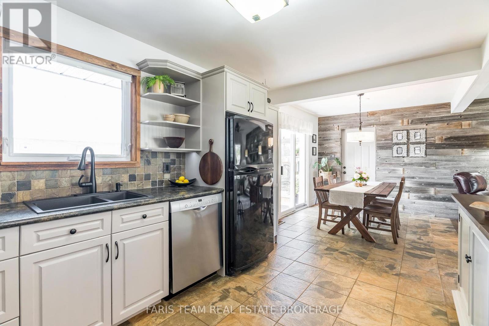 Photo 6 of 550 Manly Street, Midland ON