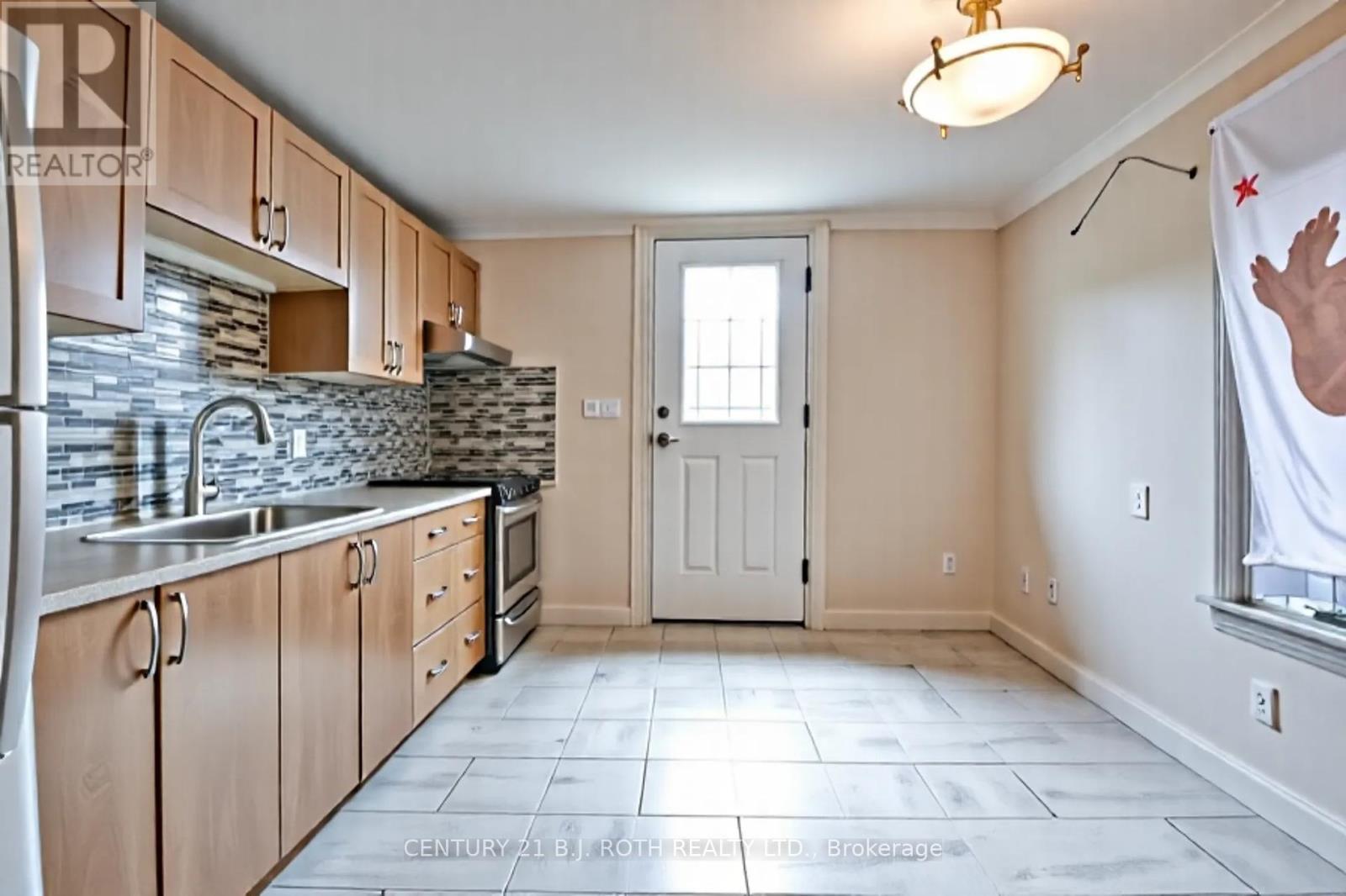 Photo 30 of 89 Andrew Street S, Orillia ON