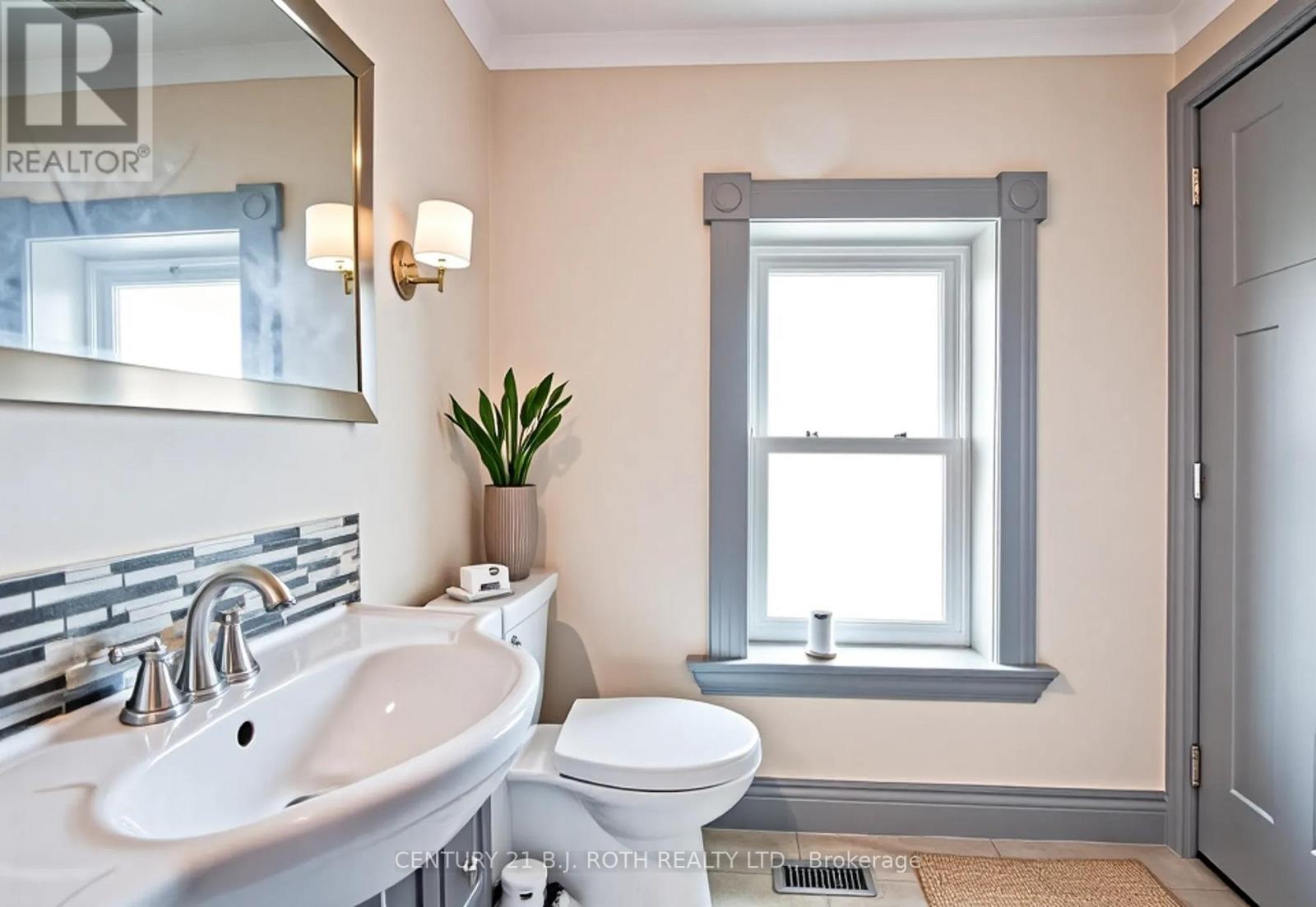 Photo 11 of 89 Andrew Street S, Orillia ON