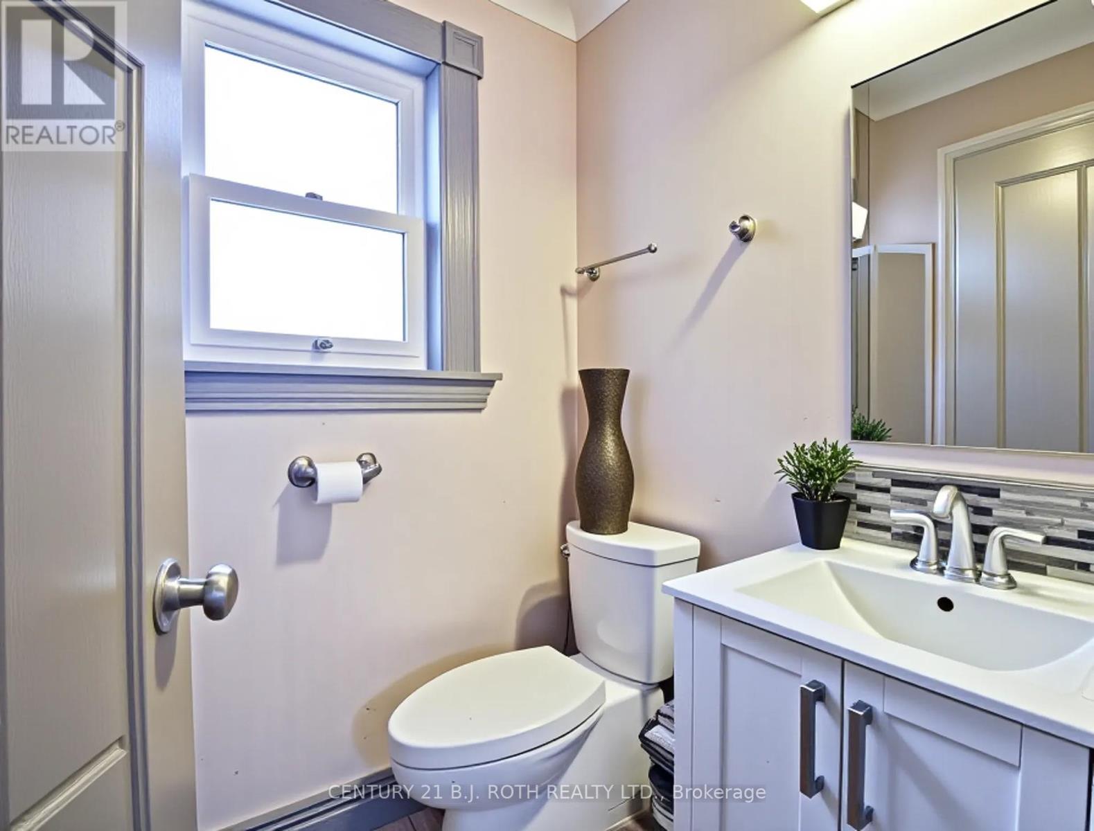Photo 5 of 89 Andrew Street S, Orillia ON