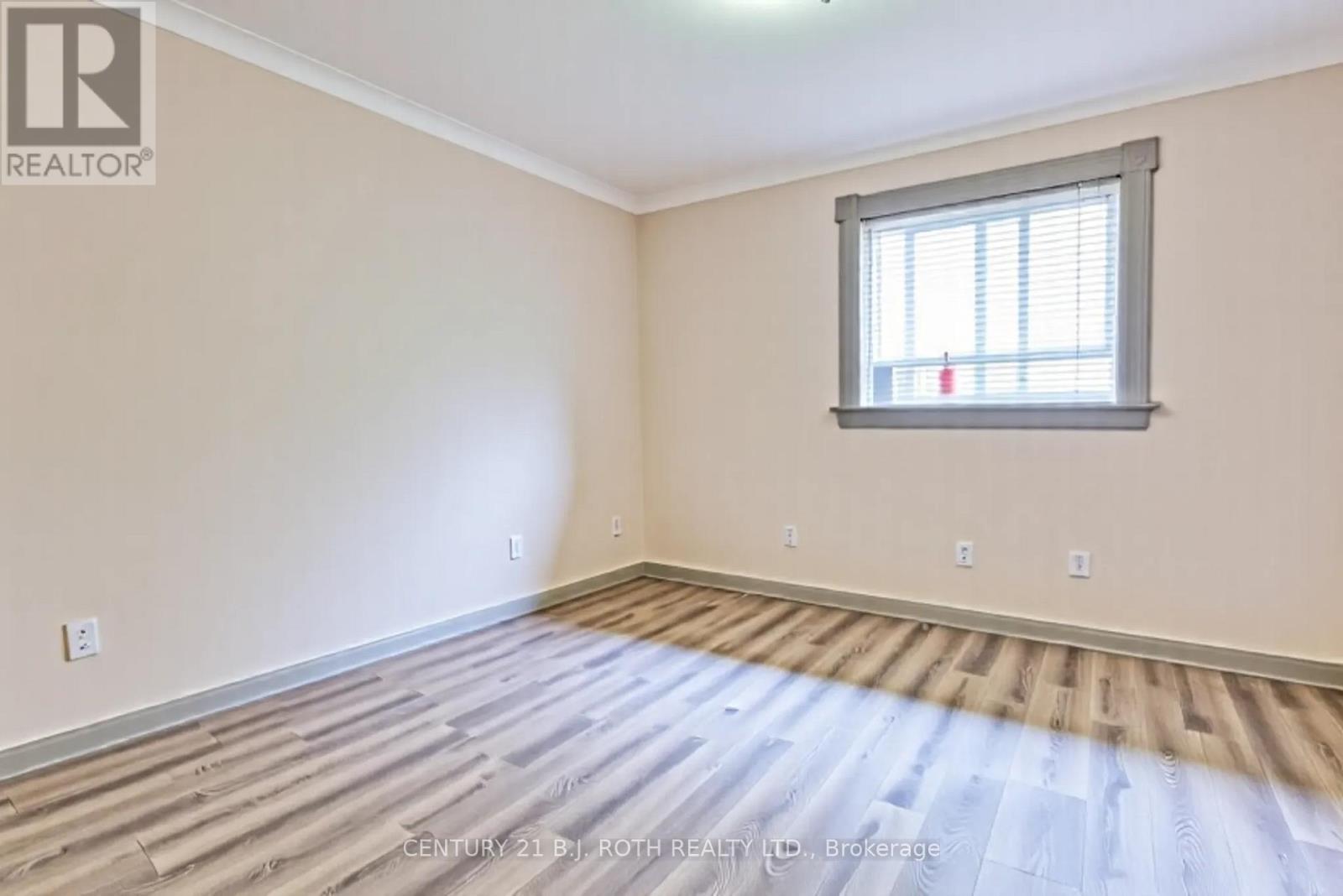 Photo 4 of 89 Andrew Street S, Orillia ON