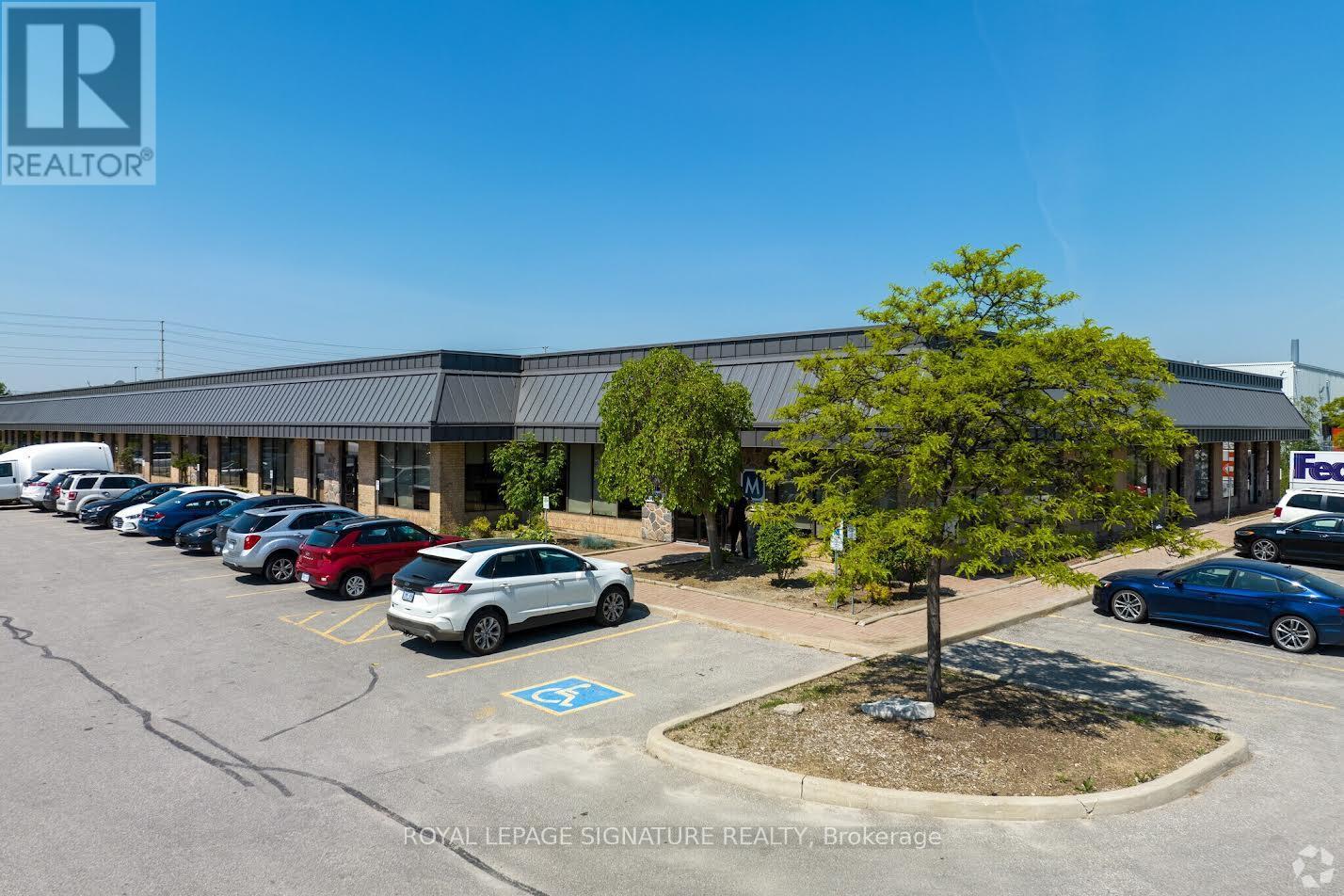 Photo 3 of 3 4 6305 Northam Drive, Mississauga ON