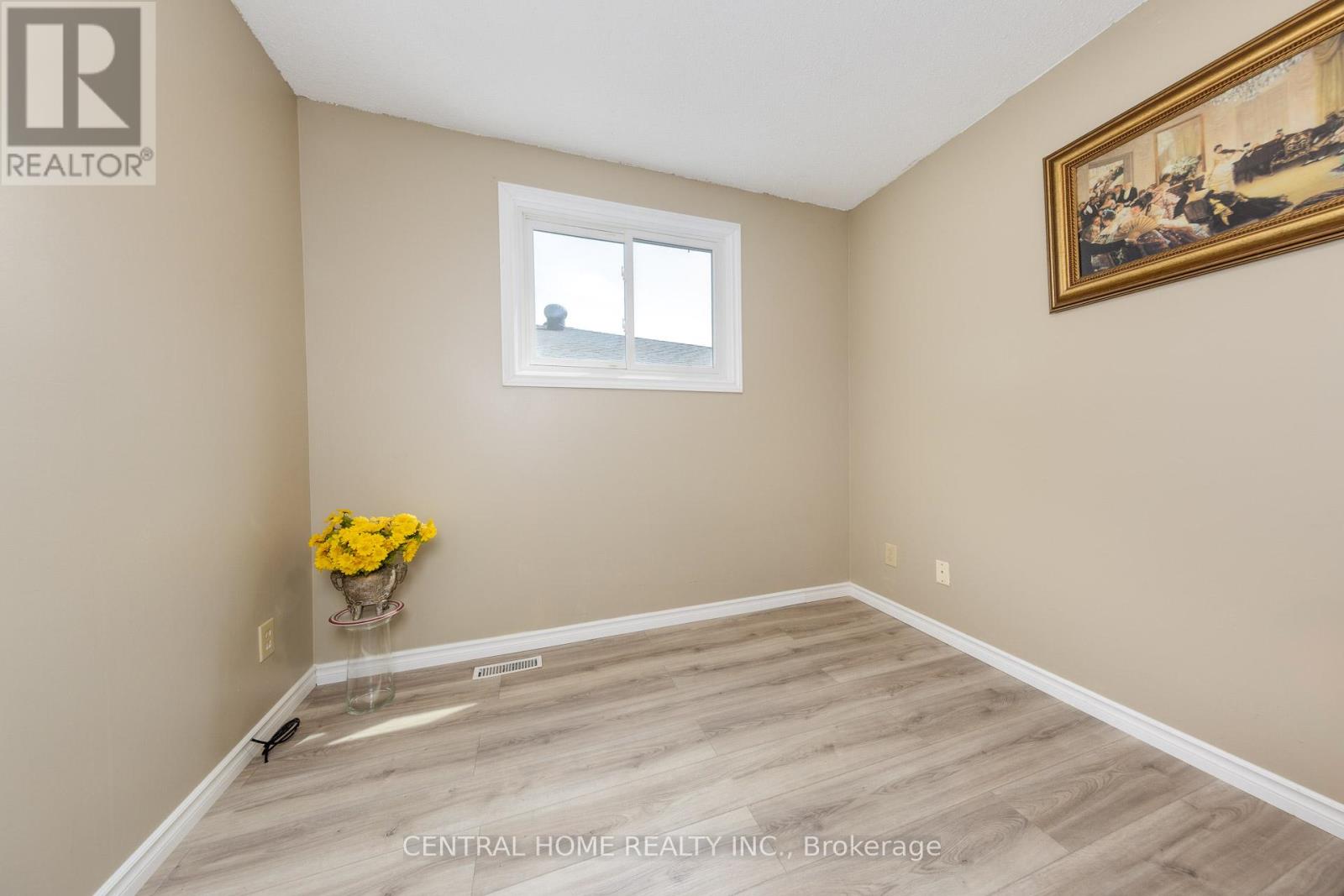 Photo 12 of 92 Pinemeadow Crescent, Waterloo ON