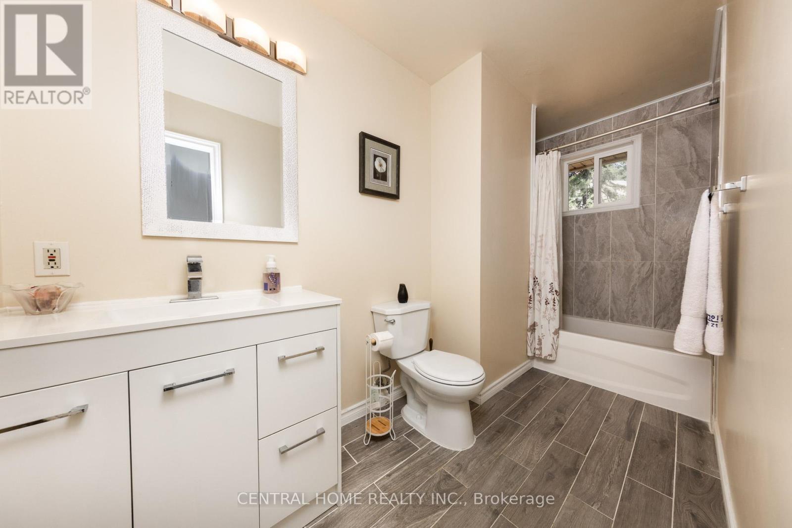 Photo 16 of 92 Pinemeadow Crescent, Waterloo ON