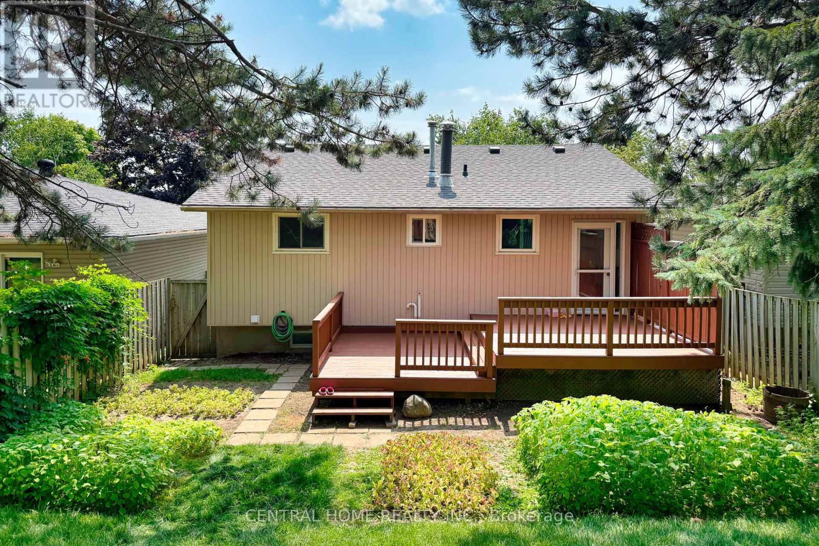Photo 28 of 92 Pinemeadow Crescent, Waterloo ON