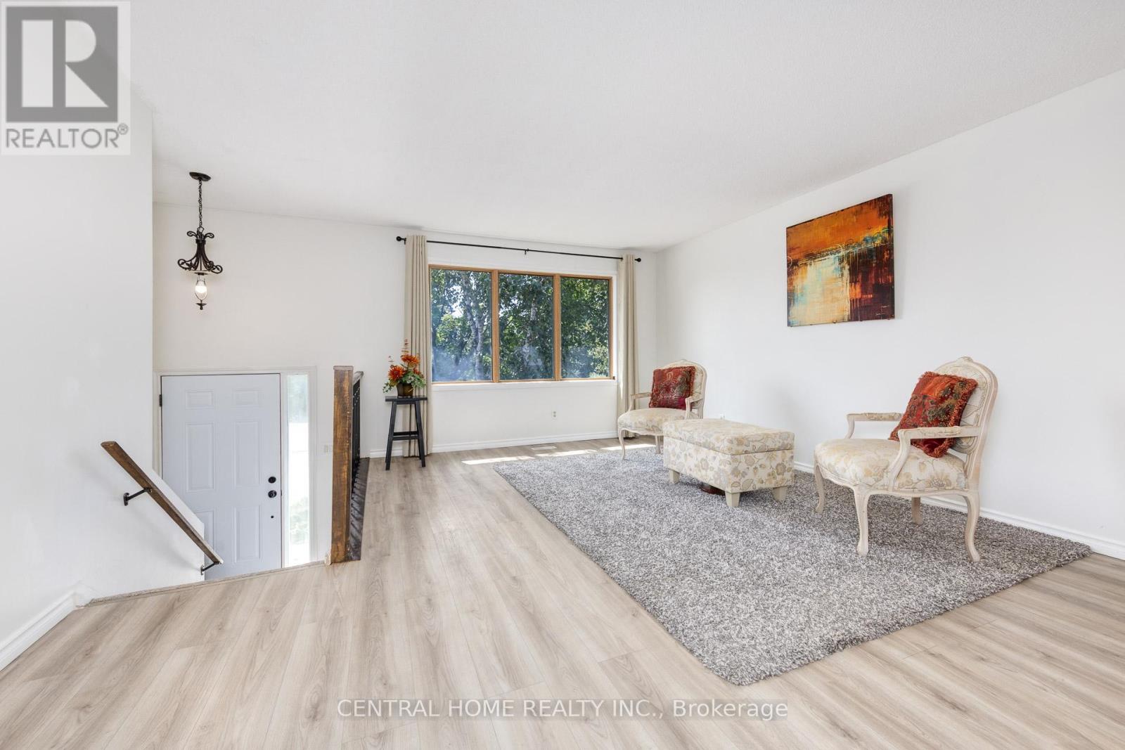 Photo 3 of 92 Pinemeadow Crescent, Waterloo ON
