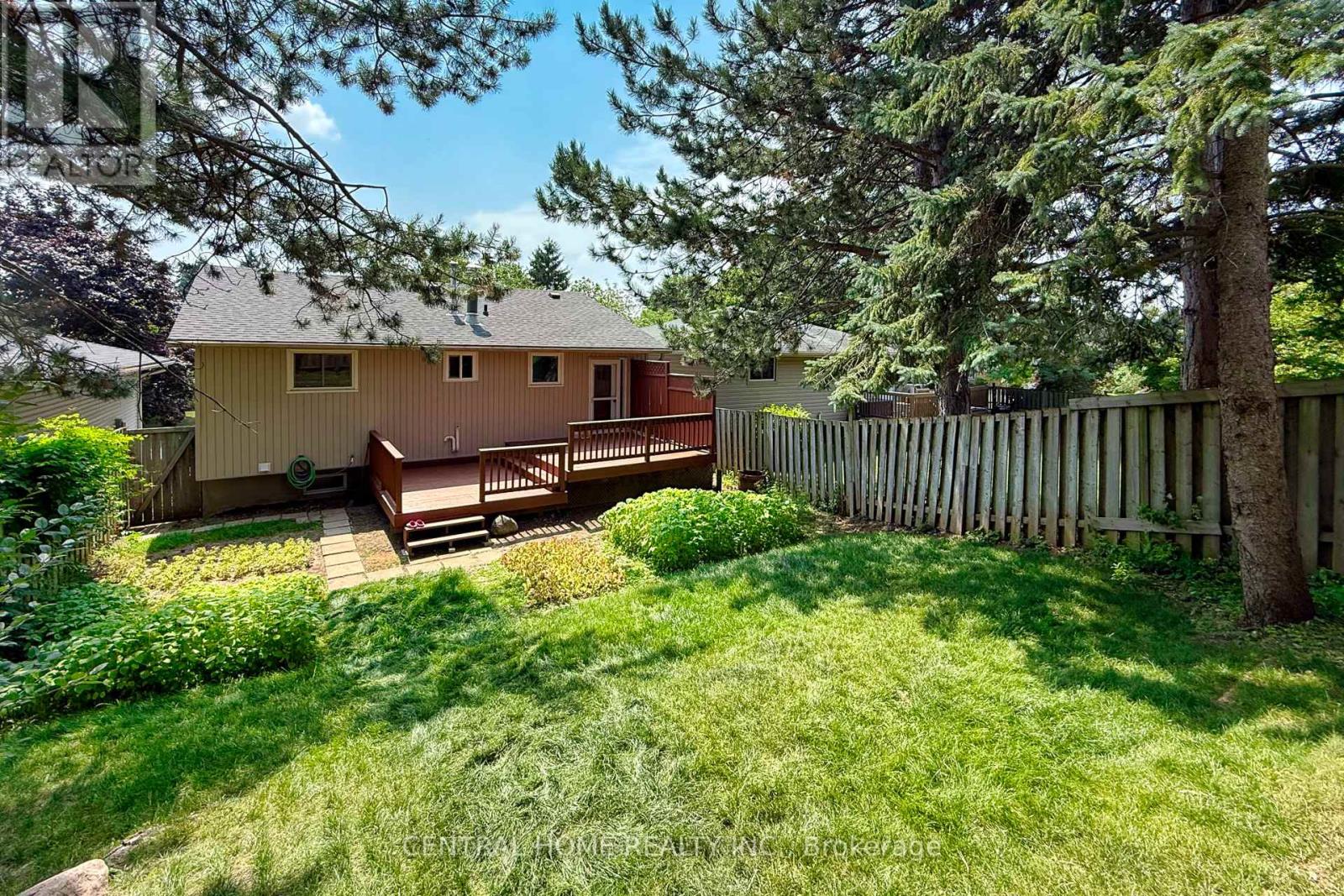Photo 32 of 92 Pinemeadow Crescent, Waterloo ON