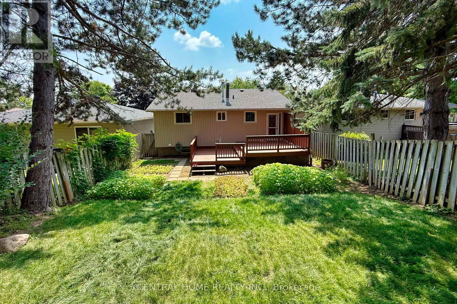 Photo 33 of 92 Pinemeadow Crescent, Waterloo ON
