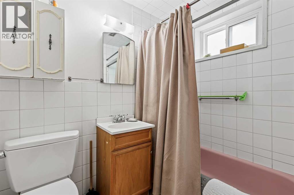 Single Family House Bungalow for Sale in   Avenue NE Winston Heights/Mountview Calgary 