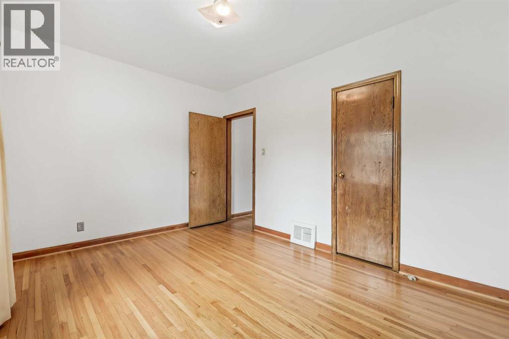 Single Family House Bungalow for Sale in   Avenue NE Winston Heights/Mountview Calgary 