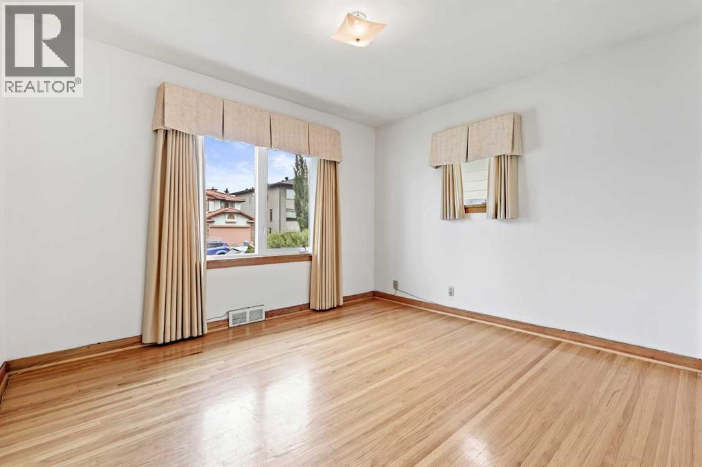 Single Family House Bungalow for Sale in   Avenue NE Winston Heights/Mountview Calgary 