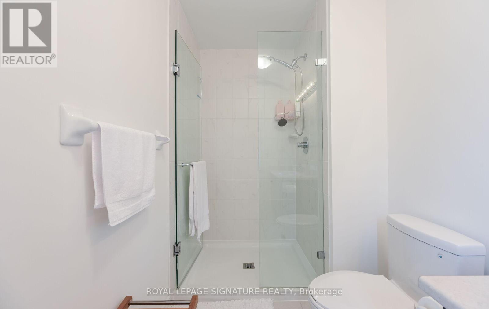 Photo 5 of 31 Faye Street, Brampton ON