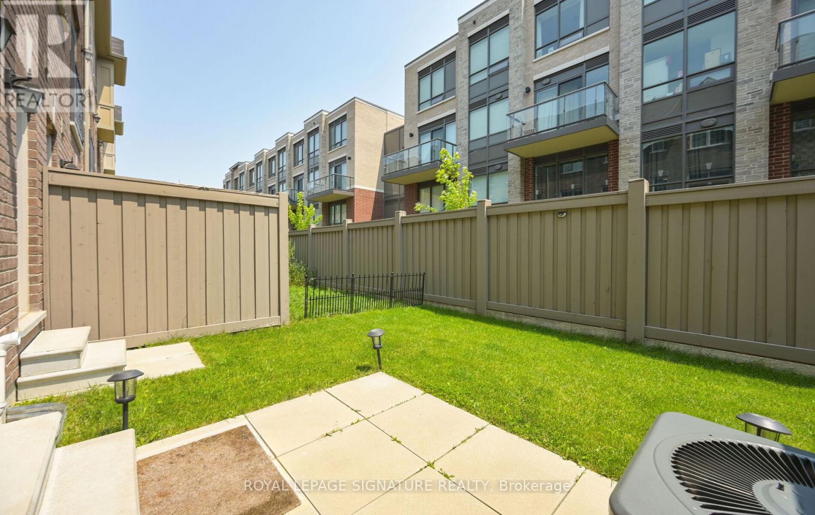Photo 23 of 31 Faye Street, Brampton ON