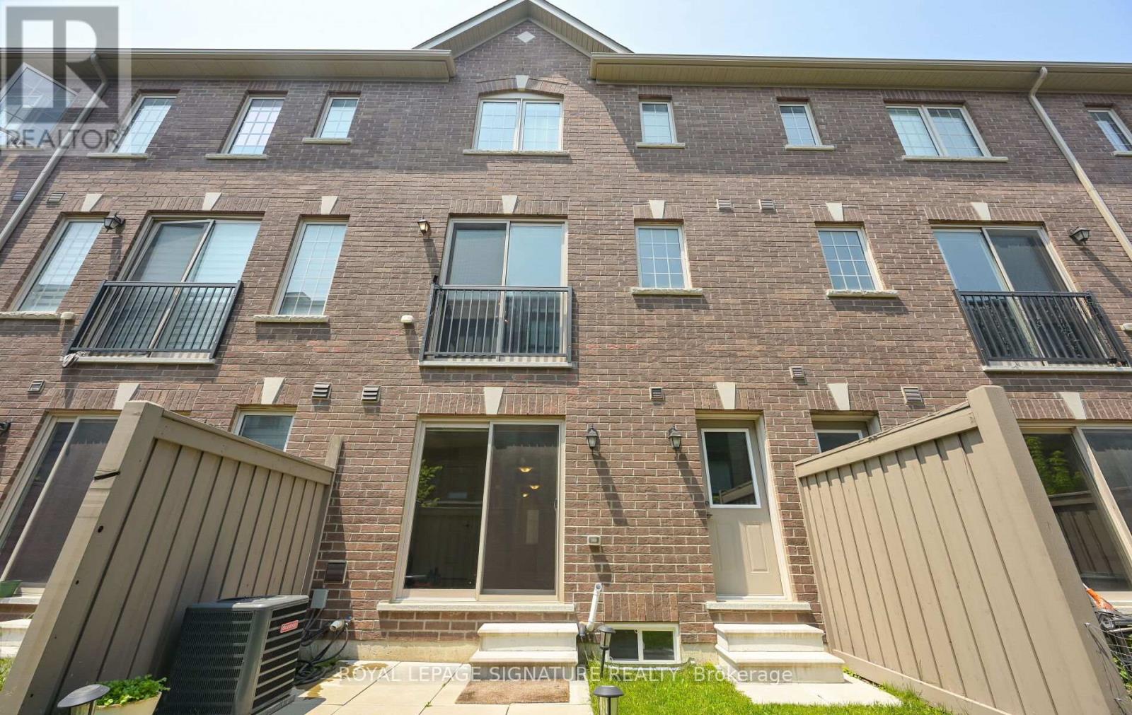 Photo 8 of 31 Faye Street, Brampton ON