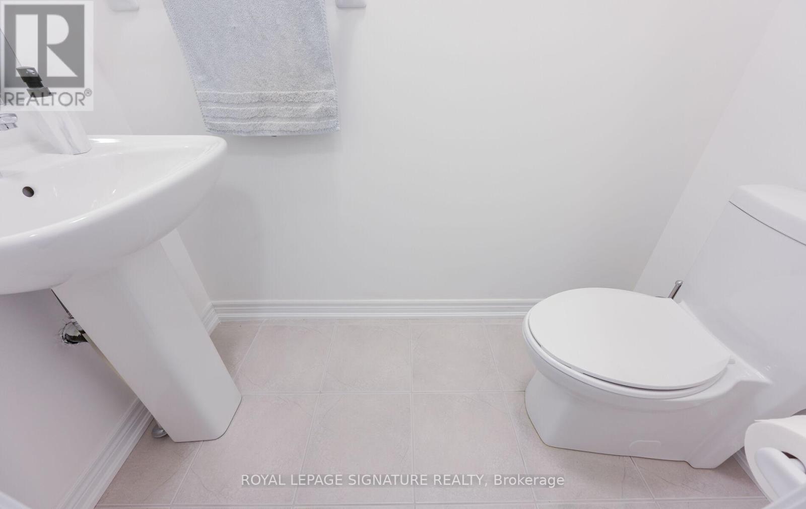 Photo 9 of 31 Faye Street, Brampton ON