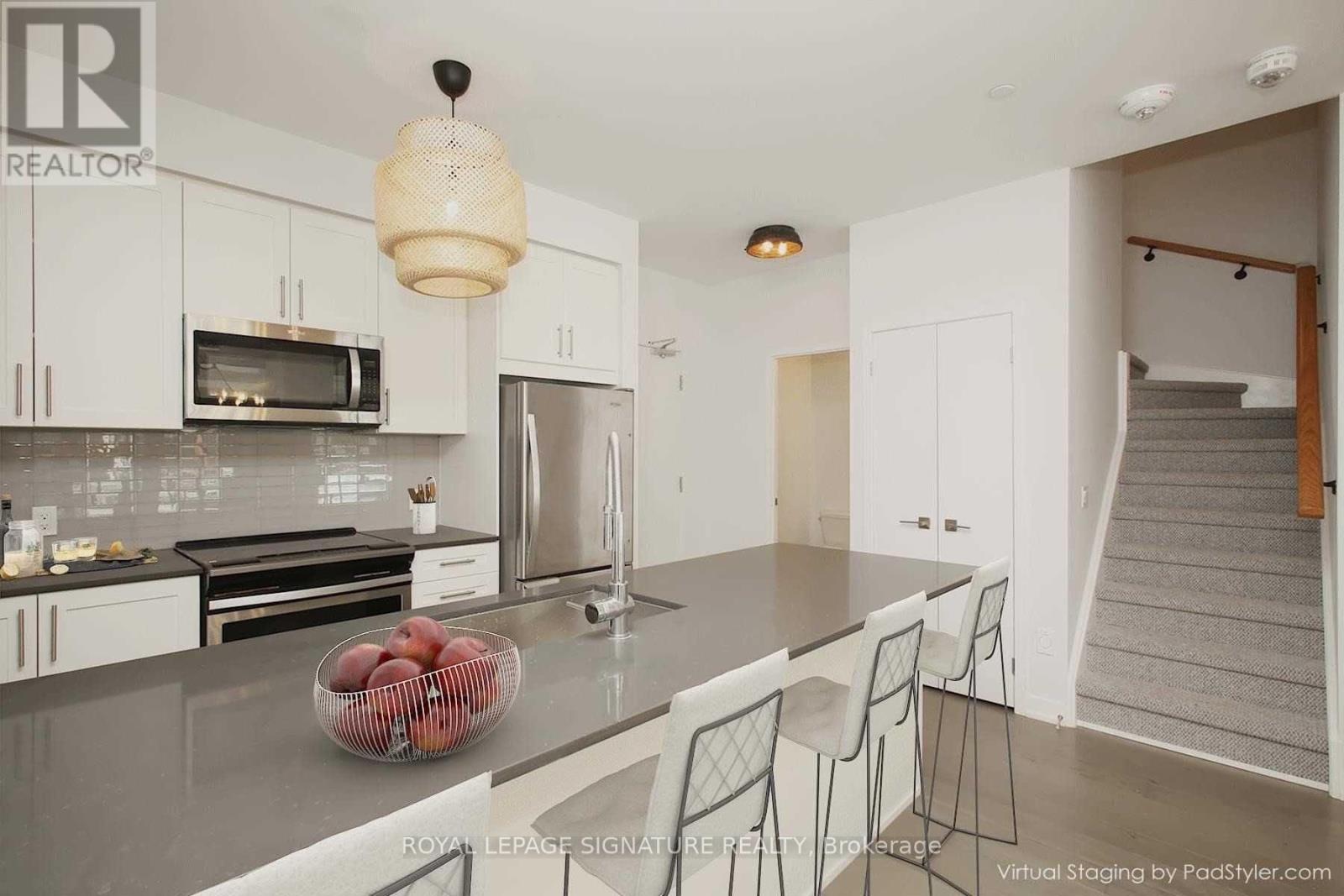 Photo 5 of Th 17 4055 Parkside Village Drive, Mississauga ON