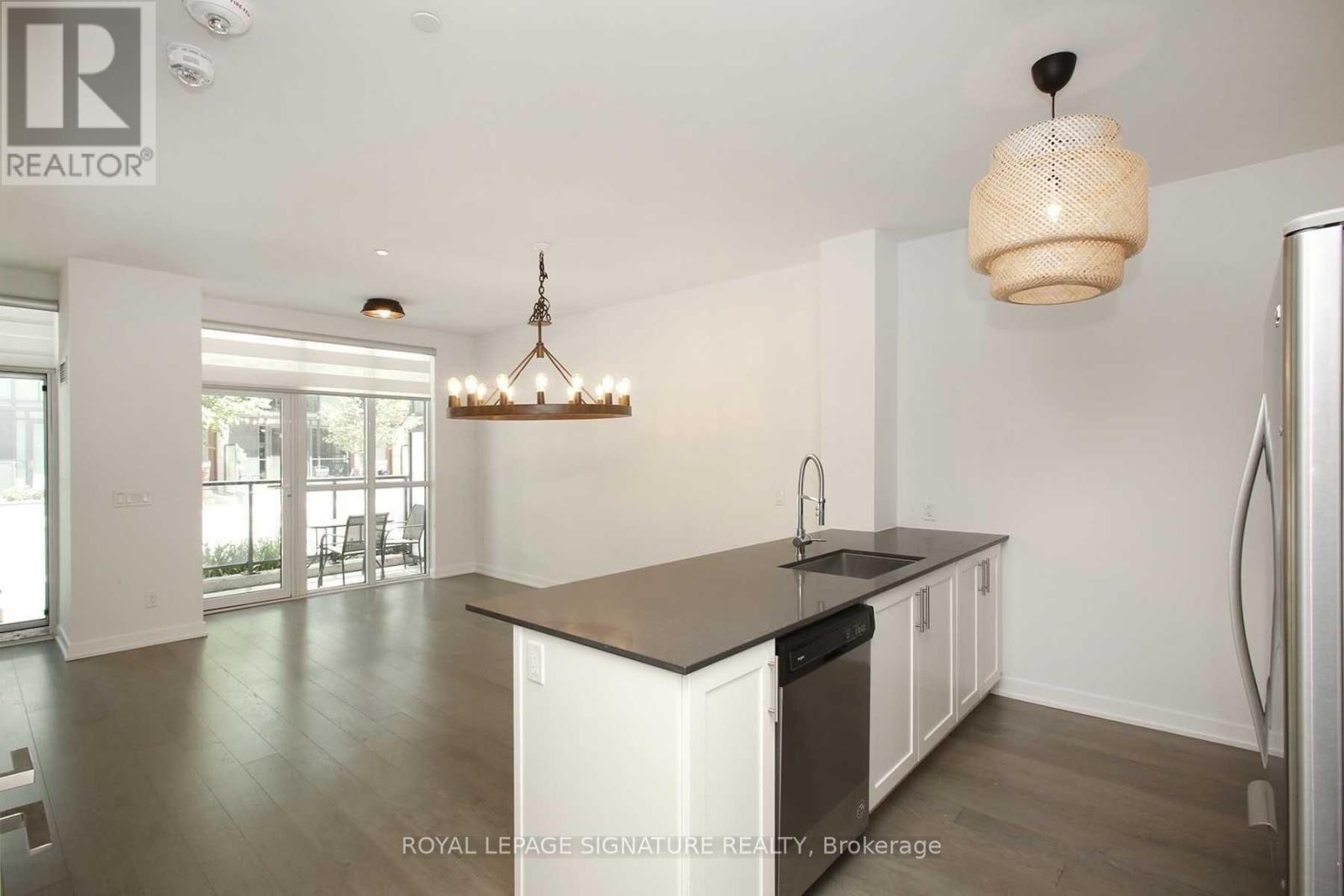 Photo 6 of Th 17 4055 Parkside Village Drive, Mississauga ON