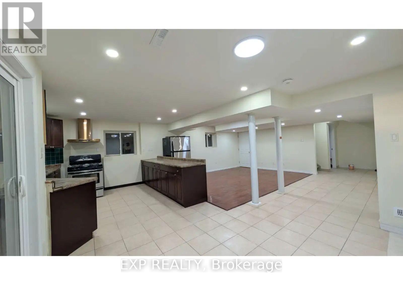 Photo 7 of 105 Bayridge Drive, Brampton ON