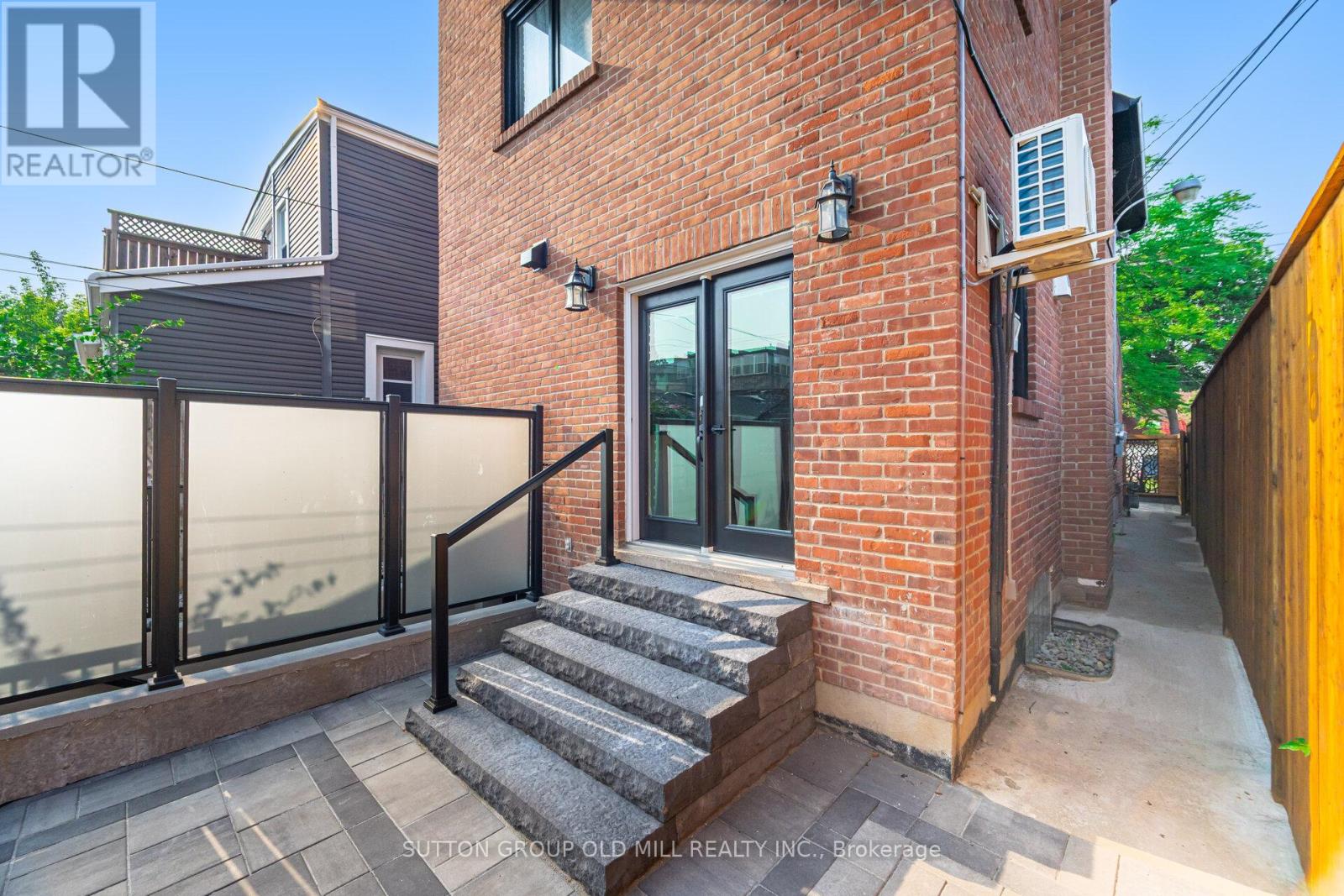 Photo 5 of 2 23 Maria Street, Toronto ON
