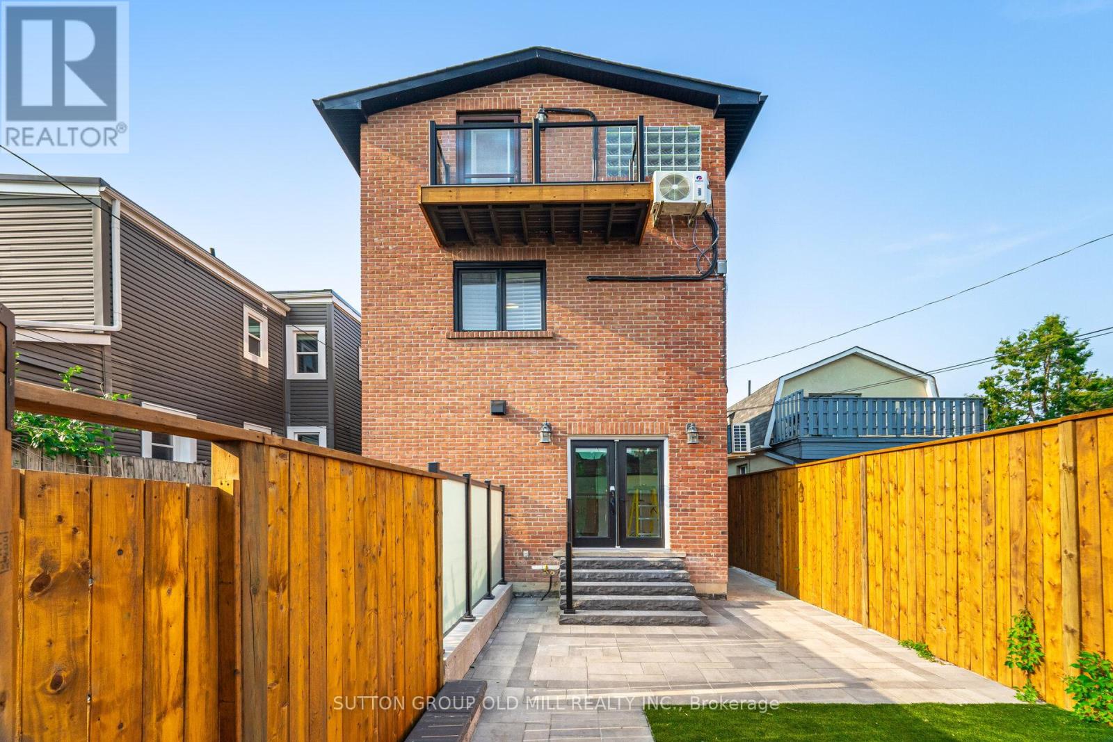 Photo 15 of 2 23 Maria Street, Toronto ON