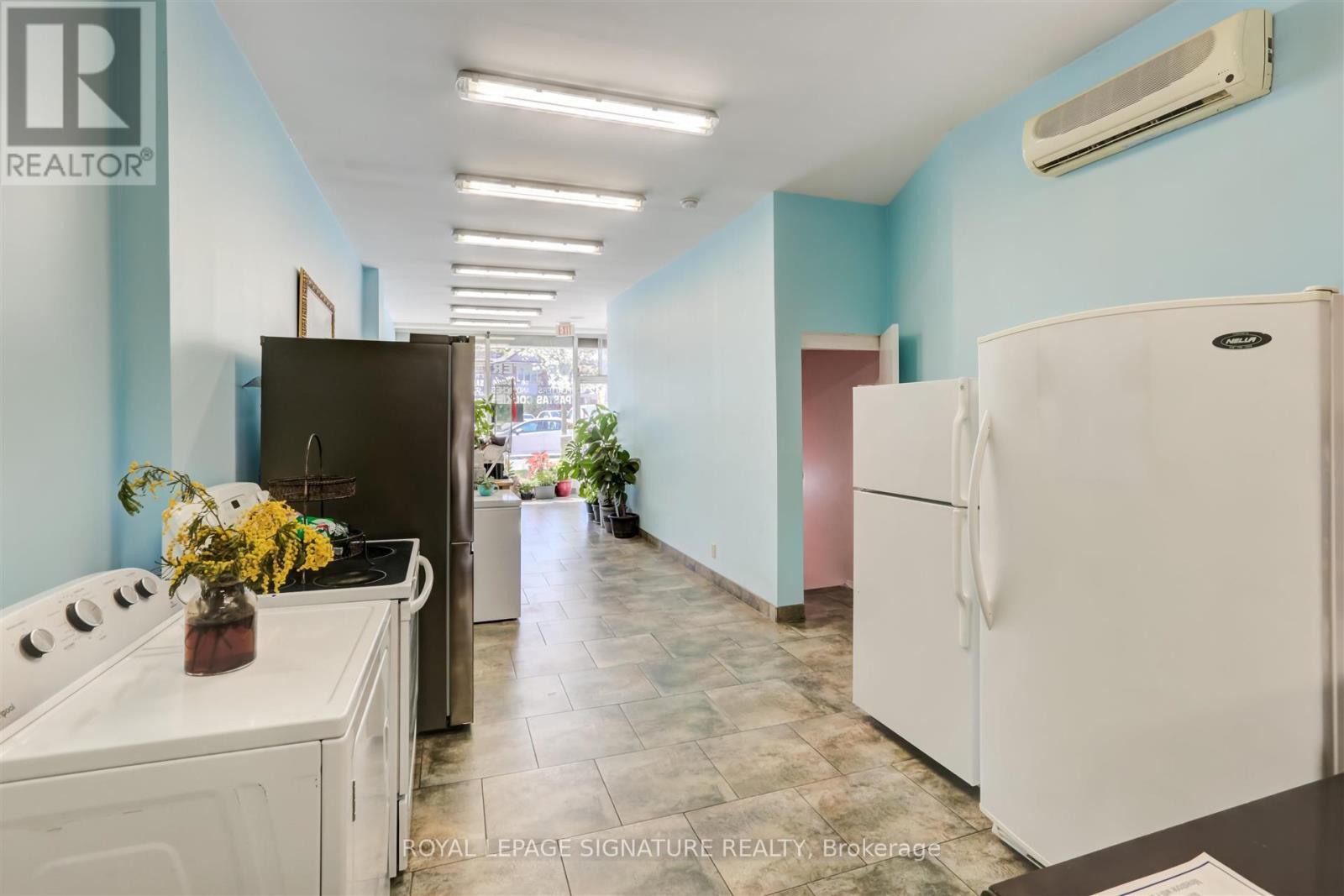 Photo 10 of 3142 Dundas Street W, Toronto ON