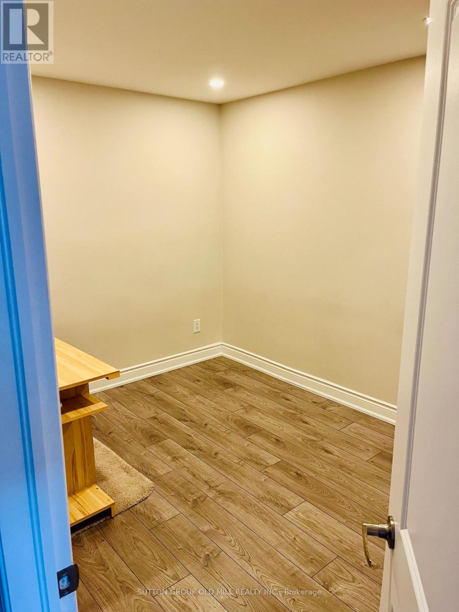 Photo 1 of 1032 Burnhamthorpe Road E, Mississauga ON