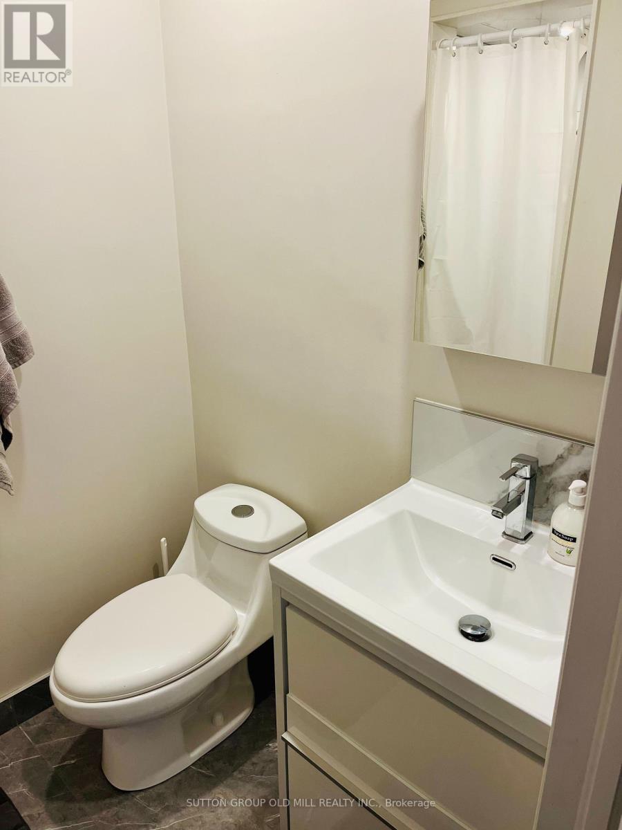 Photo 10 of 1032 Burnhamthorpe Road E, Mississauga ON