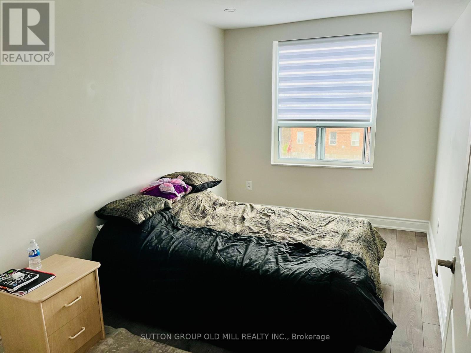 Photo 3 of 1032 Burnhamthorpe Road E, Mississauga ON