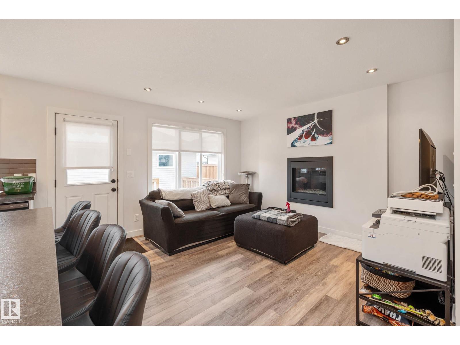 Photo 7 of 7204 Cardinal Wy Sw, Edmonton AB