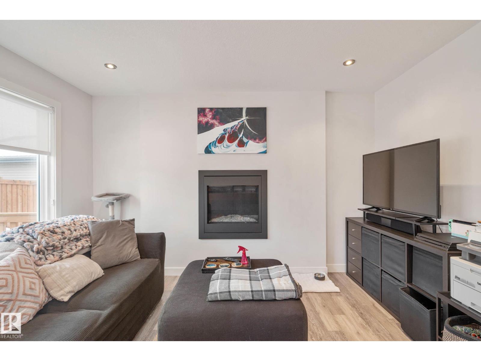 Photo 6 of 7204 Cardinal Wy Sw, Edmonton AB
