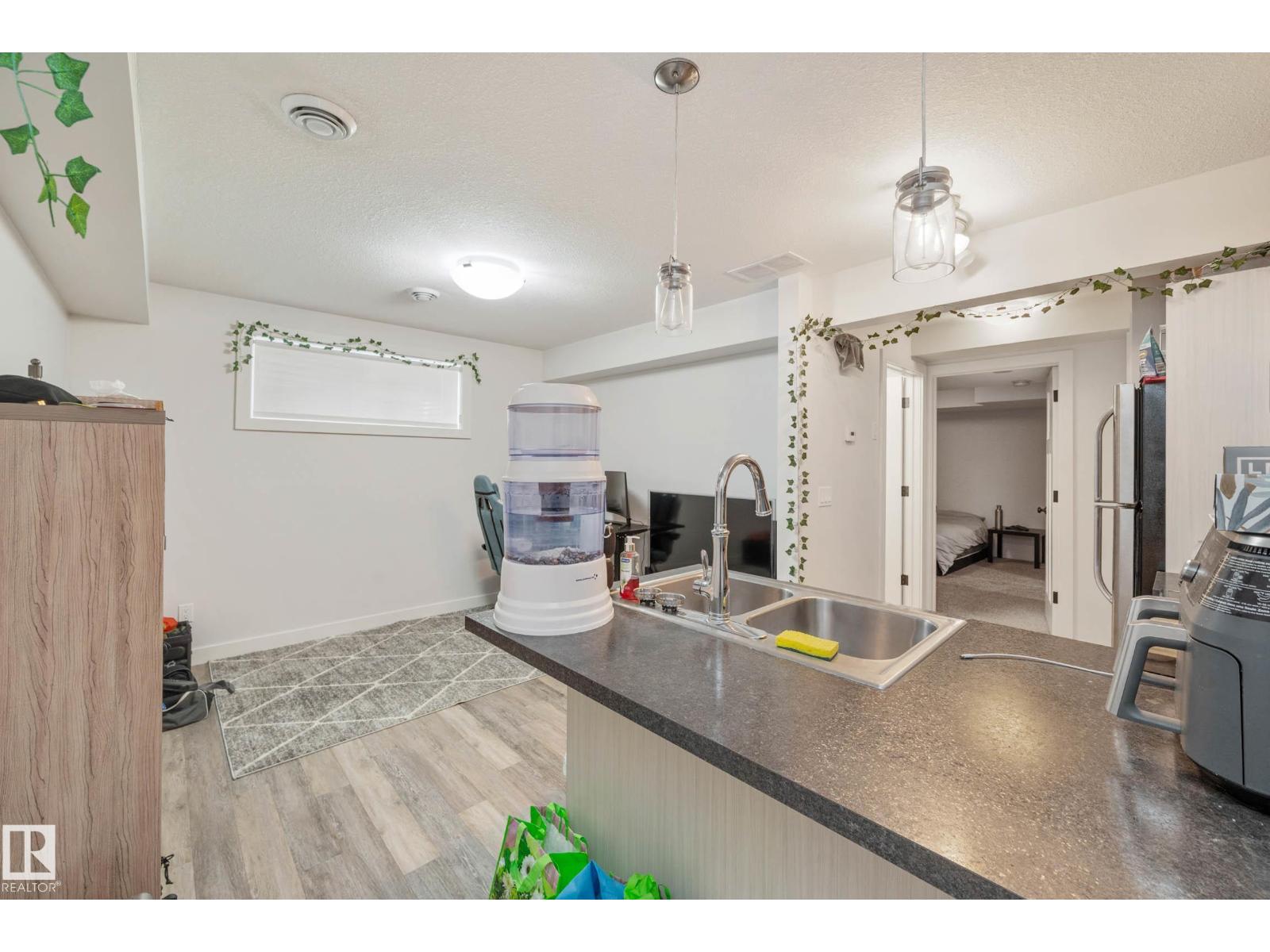 Photo 10 of 7204 Cardinal Wy Sw, Edmonton AB