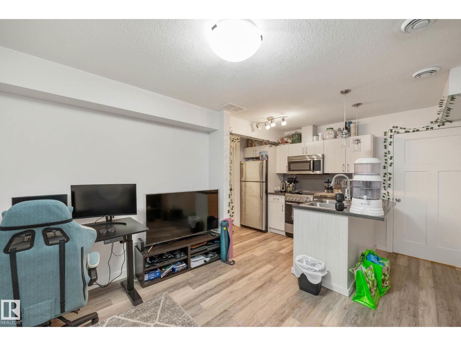 Photo 28 of 7204 Cardinal Wy Sw, Edmonton AB