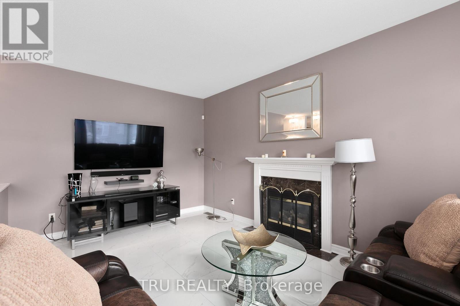 Photo 14 of 18 Gannet Street W, Ottawa ON