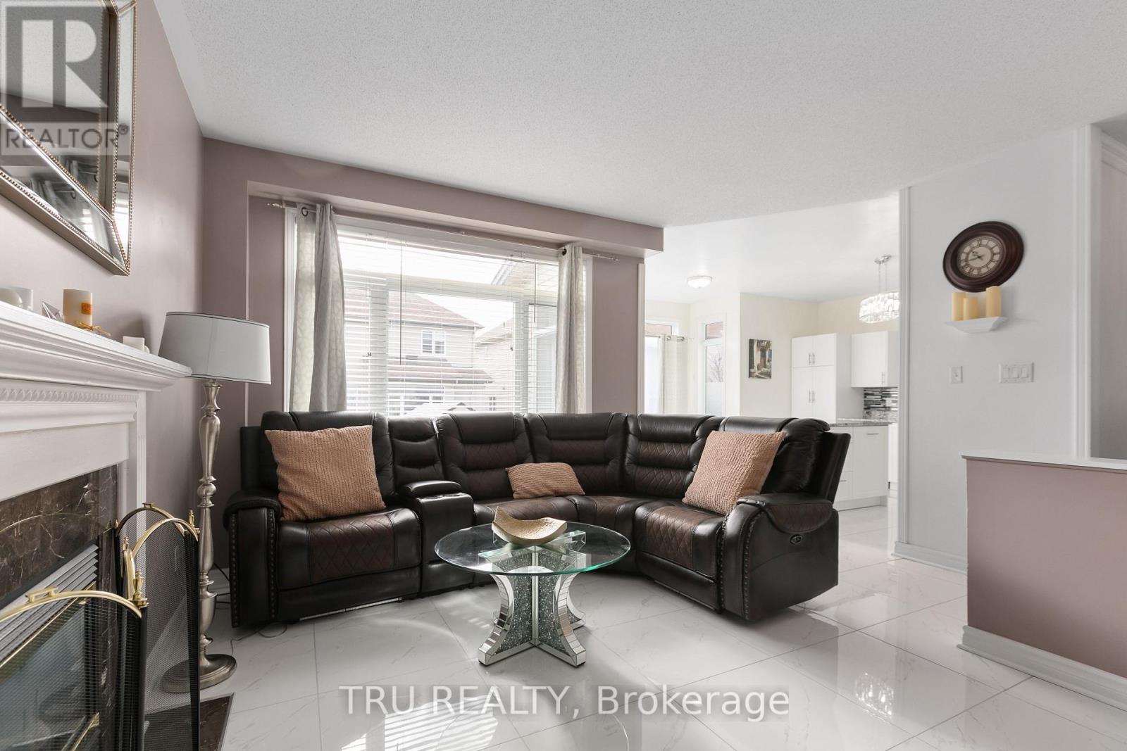 Photo 9 of 18 Gannet Street W, Ottawa ON