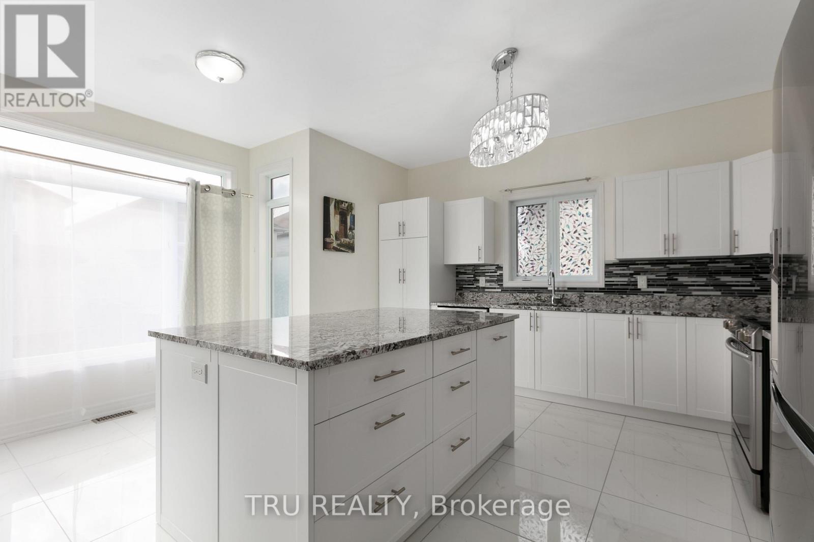 Photo 5 of 18 Gannet Street W, Ottawa ON