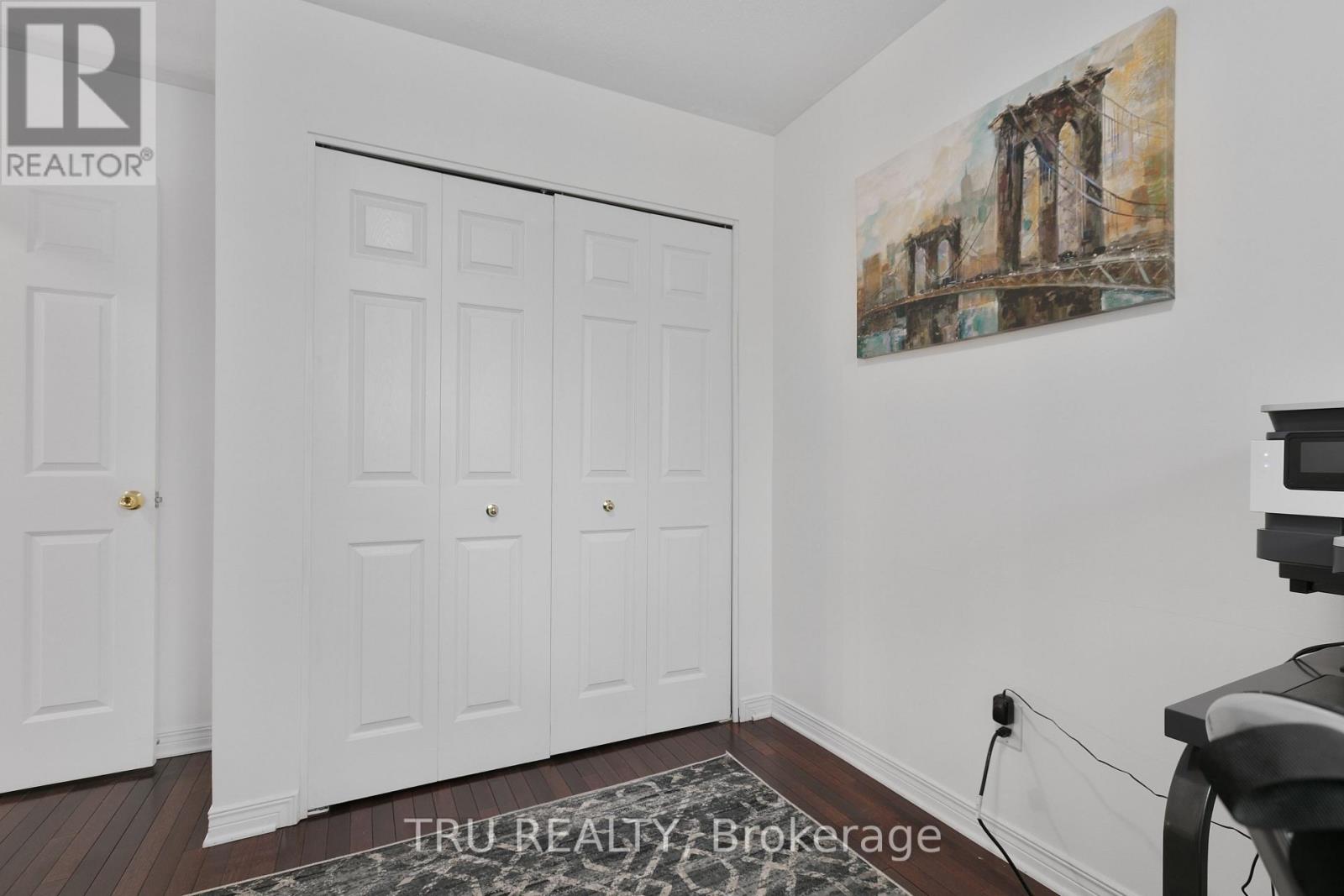 Photo 3 of 18 Gannet Street W, Ottawa ON