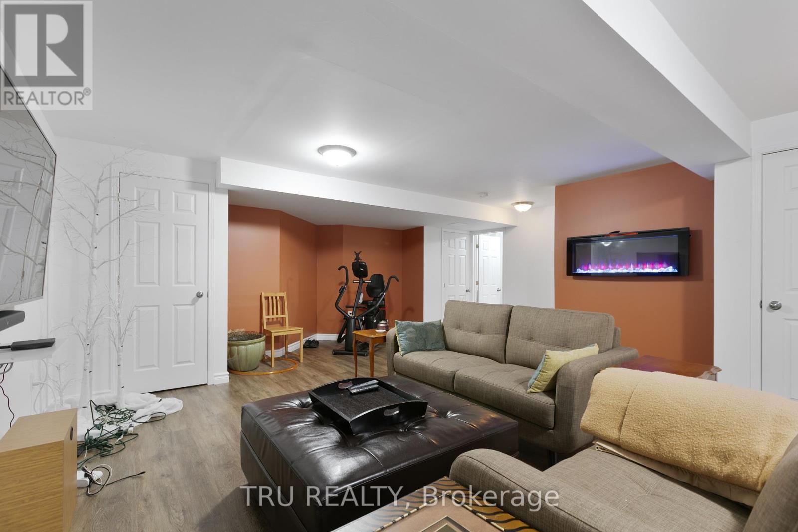 Photo 16 of 18 Gannet Street W, Ottawa ON