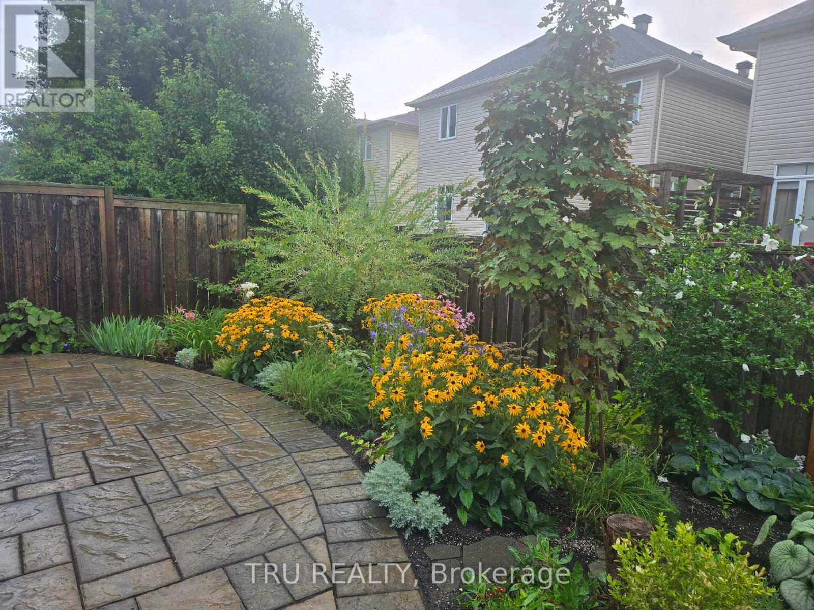 Photo 10 of 18 Gannet Street W, Ottawa ON