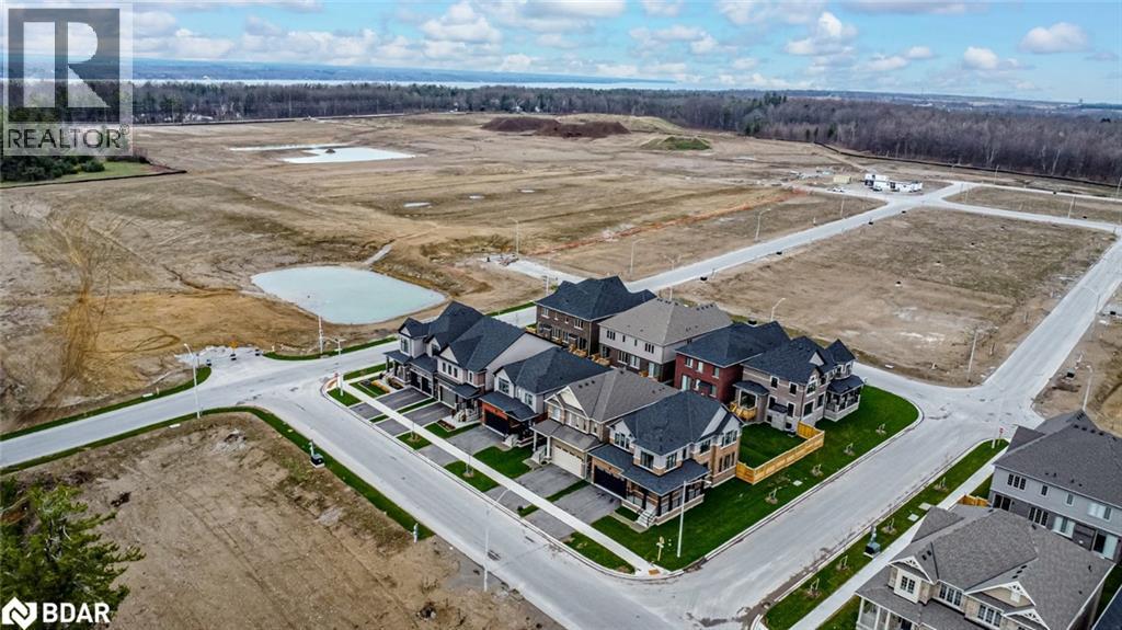 Photo 12 of 25 Amsterdam Drive, Barrie ON
