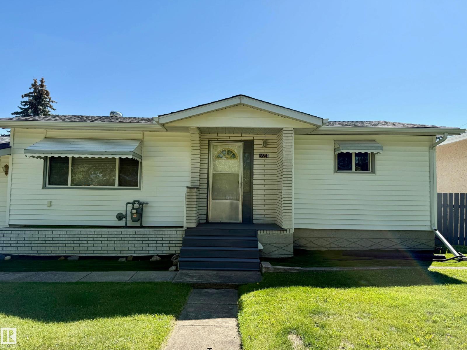 Photo 31 of 5211 51 St, Redwater AB