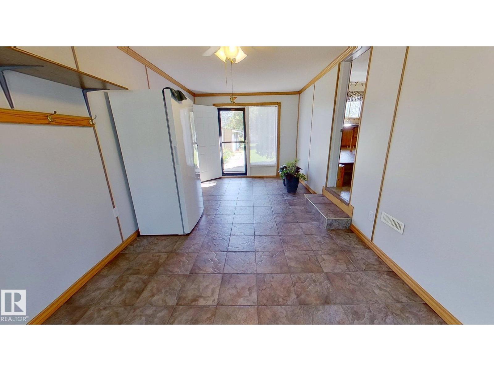 Photo 4 of 5211 51 St, Redwater AB