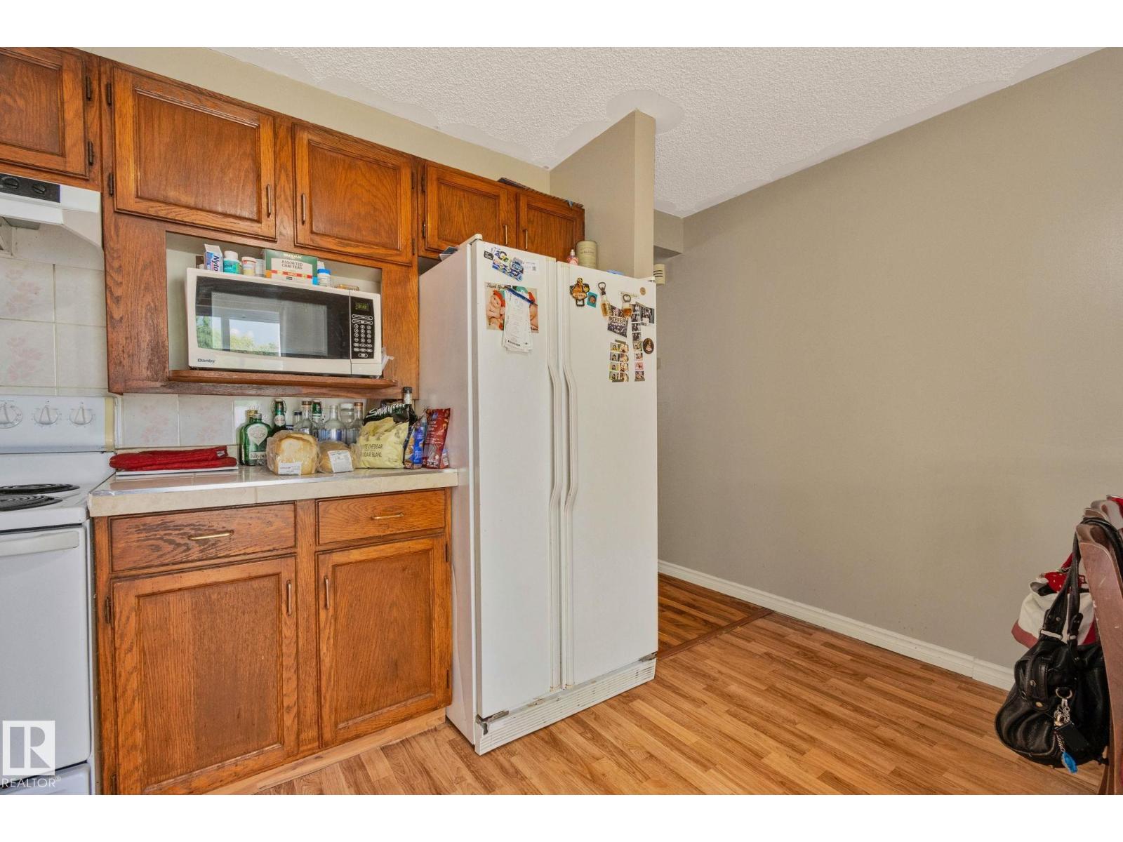 Photo 3 of 4424 32 A Av Nw, Edmonton AB