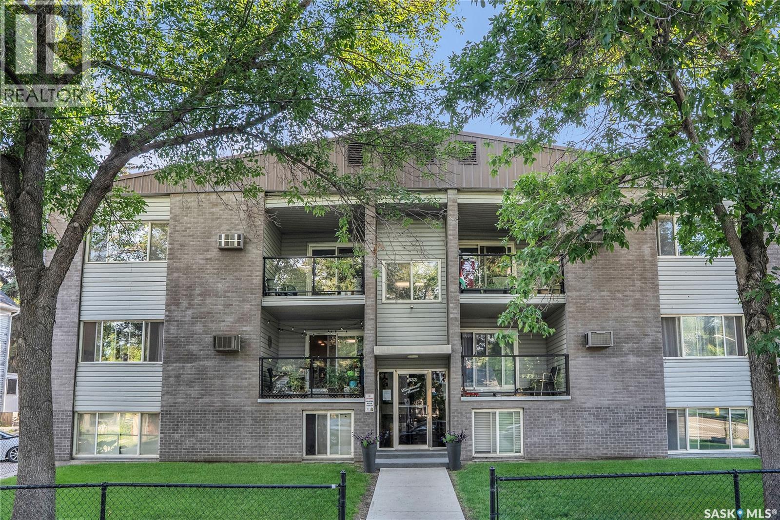 Photo 6 of 2 A 833 B Avenue N, Saskatoon SK