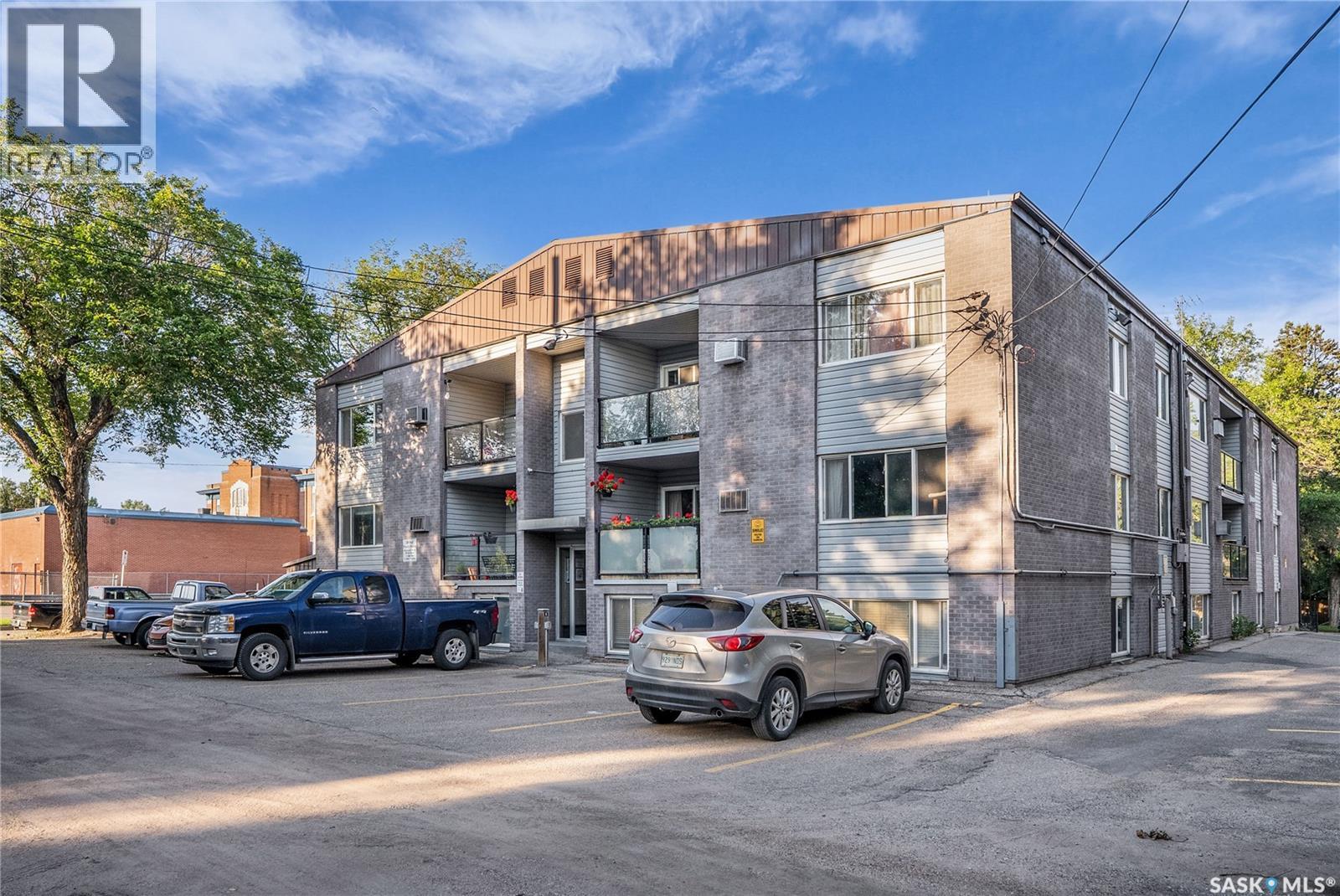 Photo 9 of 2 A 833 B Avenue N, Saskatoon SK